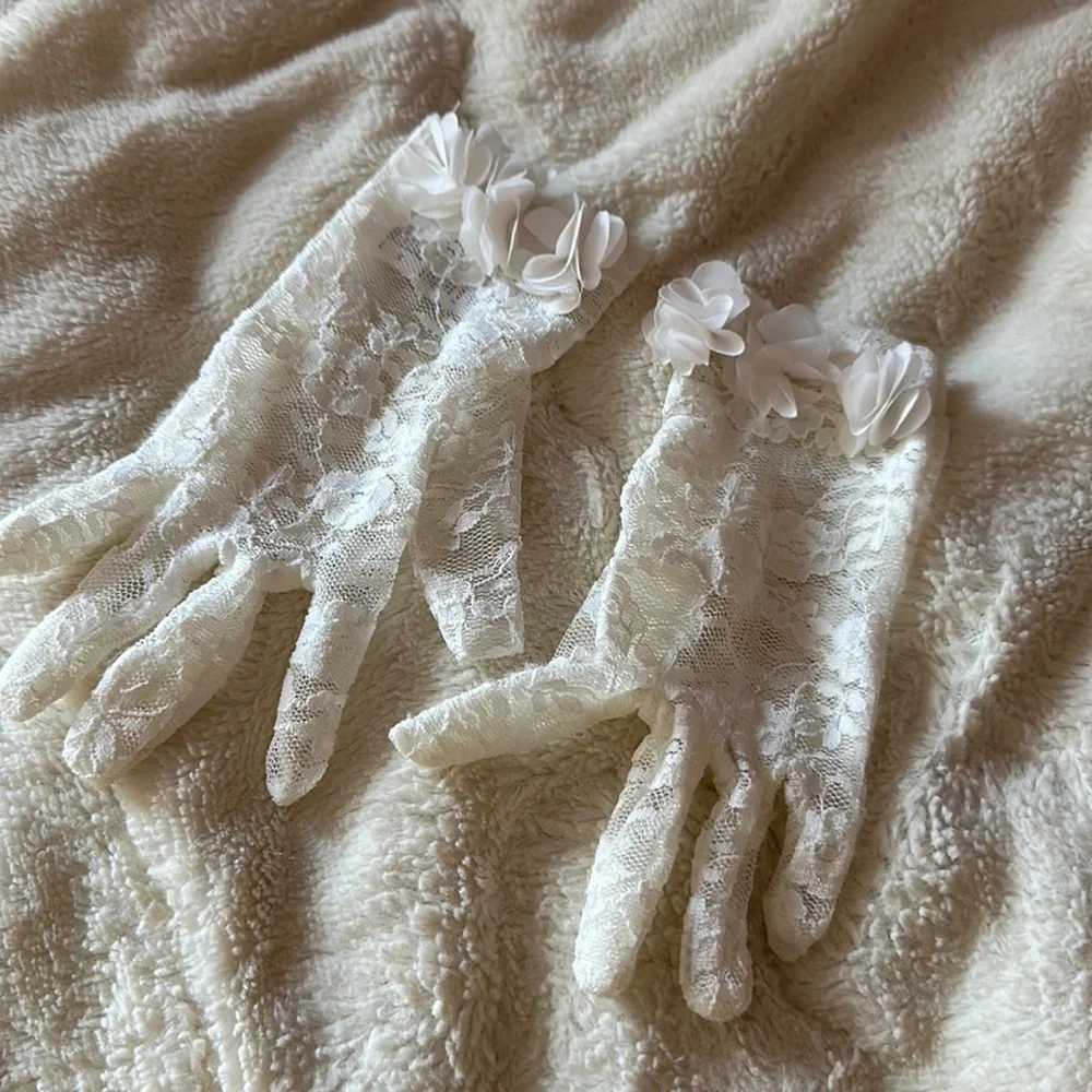 White Claire’s gloves for toddlers